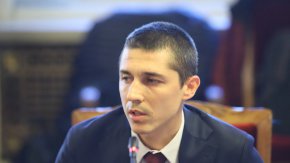 По думите на Биков действието им днес е в резултат на скандала, който Иванов е предизвикал в петък, с отнемането на думата на председателя на ПГ на ГЕРБ-СДС Десислава Атанасова
