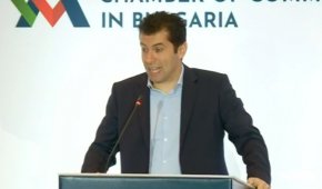 „Беше нужно да покажем, че има диверсификация и че никой не може да извива ръцете на демократичния свят”. Това каза министър-председателят Кирил Петков по време на бизнес закуска с Американската търговска камара.