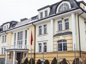В сряда американското знаме беше издигнато над посолството на САЩ в Киев