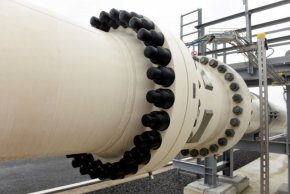 На снимката е показан газопровод в новия терминал за внос на газ на норвежката компания Gassco в Емден, Германия, 24 май 2016 г. REUTERS/Fabian Bimmer