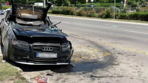 Наложило се е пожарна да реже автомобила, за да изкара пострадалия