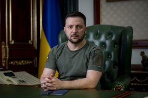 
В интервю за Ройтерс миналата седмица съветникът на украинския президент Михайло Подоляк изключи възможността да се съгласи на прекратяване на огъня с Русия и заяви, че Киев няма да приеме споразумение с Москва, което включва отстъпване на територии.
