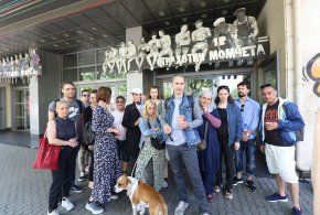 
Позицията на Комисията за енергийно и водно регулиране е, че в началото на февруари Младежкият театър е публикувал публична обява, че организира търг за отдаване под наем на два етажа