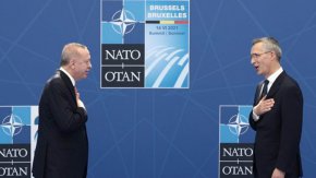 
Делегации от Швеция и Финландия се срещнаха с турските си колеги в Анкара за разговори миналата седмица, след като скандинавските страни подадоха обща молба за присъединяване към водения от САЩ военен съюз.