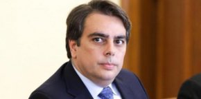 "Цените на горивата няма да спаднат драматично. Цените на храните няма да спаднат драматично, докато не се отворят пристанищата по северното Черноморие",  прогнозира още  той