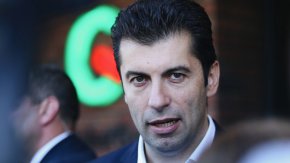 Българската държава не може да продължи до безкрай да подкрепя такова луксозно пребиваване”, посочи той по повод необходимостта украинските граждани да бъдат изведени от хотелите по Черноморието заради началото на туристическия сезон
