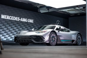 
От десетилетия Mercedes-Benz доказва своите състезателни и моторспорт умения с невероятните си състезателни отбори и AMG Performance House, които доминират по пътищата и пистите в цял свят