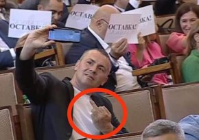 Малко по-късно Петров получи наказание "забележка" от зам.-шефа  на НС Мирослав Петров заради жеста си в стил Кошлуков