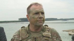 
"Ще могат ли руснаците да продължат сраженията след август? Не виждам как. Те имат проблеми с поддръжката (логистиката - бел. ред.), не им достига жива сила, превозни средства, както и оборудване. Просто не знам какво е положението им с артилерийските и ракетните боеприпаси. Знаем, че им липсват високоточни оръжия. Но не съм сигурен за конвенционалната артилерия и ракетите", каза Бен Ходжис в коментар за TSN.ua.
