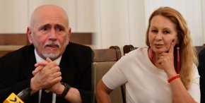 

След заседание на парламентарната комисия по транспорт и съобщения от 2-ри юни 2022 г., излъчено директно в  youtube.com/Беновска пита-Радио К2, във facebook.com/iliana.benovska и по Радио К2 на 93.9MHz, Илиана Беновска зададе въпроси на министъра на транспорта Николай Събев. Той не ѝ отговори.