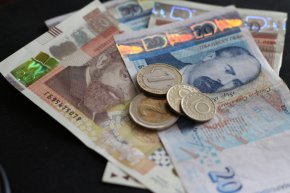 
Всъщност инфлацията и растящите цени на енергоносителите и другите суровини са един от основните източници, които пълнят държавната хазна