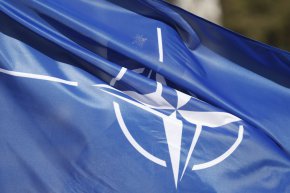 50% от запитаните у нас са съгласни с твърдението: "Членството на страната ми в НАТО прави по-малко вероятно това чужда държава да ни нападне." За сравнение, в Словакия този дял е 62%, в Литва - 74%,в Унгария - 75%, в Полша - 88%