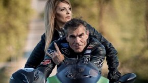 „Има нова жена до мен. Няма нито да опровергавам, нито да потвърждавам красивите жени, с които ме спрягат“, сподели Влади. С предишното си гадже, актрисата Тезджан Ферад, са се разделили преди 2 години.
