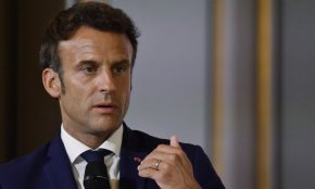 
 В комюникето пише още, че френският президент е изразил своята "пълна подкрепа за споразумение между двете страни, което би допринесло за добросъседските отношения (и) би конкретизирало европейската перспектива на Северна Македония".
