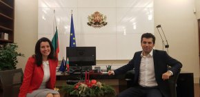 Съдбата на Лена Бориславова – досегашната му дясна ръка още от предизборната кампания, та и шеф на кабинета на министър-председателя.

 