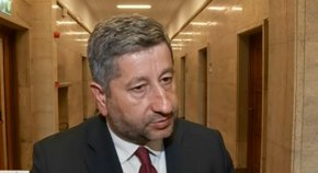 
"Г-н Трифонов не даде шанс какво се случва със страната оттук нататк. Четвърти избори за по-малко от 12 или 13  месеца -  това ли е решението на агонията?", попита Иванов.