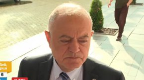 По въпроса дали Бойко Рашков ще бъде избран за шеф на КПКОНПИ, Атанасов каза: „Той има качества за тази позиция, доказал го е от годините”.