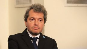 “Кандидатурата на Бойко Рашков не е обсъждана на коалиционен съвет. Това е някаква идея, която хвърчи във въздуха и никой не взема решение нито за, нито против”, коментира още той.

 