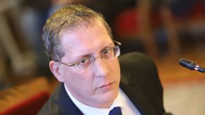 В декларация от трибуната на парламента депутатът Милен Матеев заяви, че законодателната инициатива е свързана с липсата на ефективна борба с корупцията по високите етажи на властта.