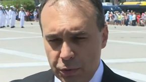 Заков заяви още, че размерът на самолета не предполага той да направи щети на цивилни или инфраструктура.