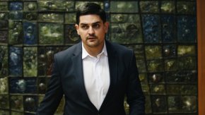 Министърът на младежта и спорта Радостин Василев от "Има такъв народ" депозира оставката си. 