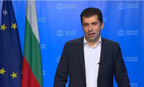 В своето обръщение премиерът дава аргументи в подкрепа на актуализацията на бюджета, в която са заложени редица социални плащания, както и данъчни облекчени за семействата с деца.