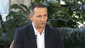 Зам.-министърът на земеделието каза още, че му е бил предлаган подкуп от по 500 000 лв. на месец във връзка с контрола на ГКПП Капитан Андреево.


