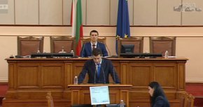 
Подкрепа за вота изразиха опозиционните партии „Има такъв народ", ДПС и „Възраждане"