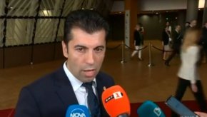 „Темата за РСМ беше "мъглата", която се спускаше в общественото пространство с една-единствена цел - да се разклаща правителството, за да се крадат милиарди", поясни той.
 