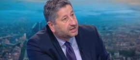 

„Следващият парламент ще бъде още по-труден за съставяне на управление. Грубо казано, в него една трета ще бъдат силите на сегашното статукво - ГЕРБ, ДПС; една трета ще бъдат силите на промяната; и една трета ще бъдат силите от типа „Възраждане“, прогнозира съпредседателят на ДБ