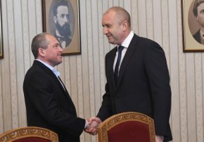 
От своя страна Радев обаче парира предложението, но отбеляза последователната политика на ИТН по отношение С. Македония