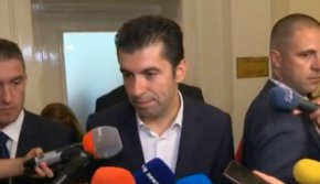 Няма еднолично решение за руските дипломати, обясни Петков