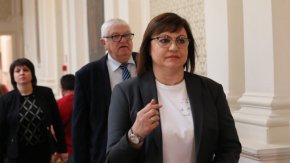 
Петков каза, че днес ще се събере УС на ПП и ще решат този въпрос. Ние не се месим в работата на други партии. Просто неговата кандидатура е неприемлива за премиер, заяви Нинова