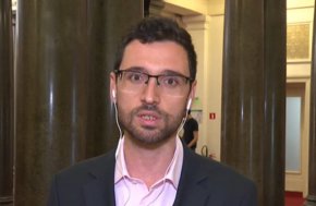 В лично качество Шалъфов заяви: „Аз бих подкрепил отново кандидатура на Кирил Петков. За мен ситуацията с изгонването на 70 руски дипломати не е причина да оттеглим неговата кандидатура. Той не е взел това решение еднолично”.
