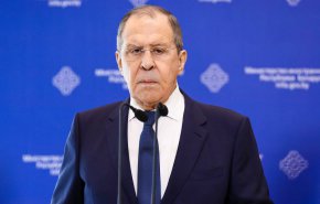 "Неотдавна представител на Белия дом за пореден път повтори, че Русия не трябва да се страхува от НАТО и че никой не трябва да се страхува от него, защото НАТО е отбранителен съюз. Но вече е смешно да слушаш възрастни да говорят такива очевидни глупости. Бих казал, че това е просто позорно", каза Лавров.