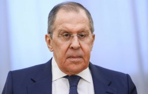 
Лавров отбеляза, че това решение "не разчита на установените в България процедури за подобни резки движения".
