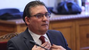 Шефът на "Булгаргаз" заяви, че предстои ремонт на Трансадриатическия газопровод за 14 дни, така че щяло да бъде трудно, но щели да се справят. На въпрос на депутата от ГЕРБ Делян Добрев, той отговори, че за юли газът е осигурен, за август има частично карго, предстои да се договаря. За октомври, ноември, декември е много сложно, каза още Йоцов. 