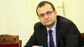 
"Махнахме маркирането, което спираше даренията, увеличихме прага от половин на един процент от оборота на фирмите. Това са мерките, които ще помогнат храните да не се унищожават, а да се даряват".