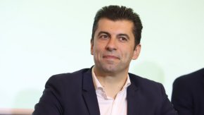 
Петков съобщи, че за първи път участва в изслушване, където има класифицирана информация за търговски договори и за цени, а депутатите от ГЕРБ, които са поискали отговори по темата, не са присъствали в пленарна зала.
