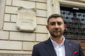 Карлос Контрера, общински съветник