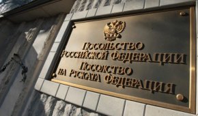 От Комисията поясняват, че са в контакт с всички страни-членки във връзка с прилагането на санкциите, но не ги обсъждат подробно. 