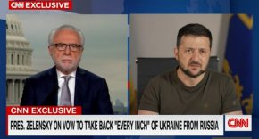 
"Украинците не са готови да се откажат от земята си, да приемат, че тези територии принадлежат на Русия. Това е нашата земя", заяви Зеленский в ексклузивно интервю, излъчено в четвъртък в предаването "Situation Room" на CNN.