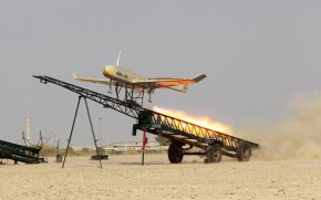 В понеделник съветникът по националната сигурност на САЩ Джейк Съливан заяви пред репортери, че Иран "се готви да предостави на Русия до няколкостотин безпилотни летателни апарата", включително бойни дронове.