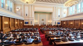 Защо мълчите Борисов, Петков, Василев, Карадайъ, Бойкикев-Иванов? Вие продадохте България! Скандално е!