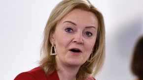 
"Изправих се срещу [руския президент] Владимир Путин, като наложих на Русия най-строгите санкции, които режимът му някога е виждал. И ще продължа да водя свободния свят в противопоставянето на Путин и да се погрижа Украйна да победи", заяви Тръс.