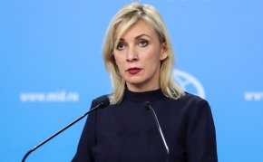 Според Захарова това "необуздано и абсолютно неконтролируемо поведение на англосаксонските псевдогурута" ще обхване не само Русия, но и всички, които по някакъв начин "застанат на пътя им".