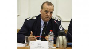 "В сравнение с миналата година, сега има двойно повече водачи, заловени с наркотици", съобщи Тенев. Освен това, само за последните 10 дни, са издадени 11 000 фиша за превишена скорост и над 50 преписки. 