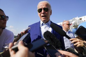 Вицепрезидентът Камала Харис и първата дама Джил Байдън са дали отрицателен тест в четвъртък.