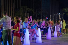 
Интересът към пилотното издание на Paradise Rooftop Party бе толкова голям, че предвидените места бяха изчерпани в първите 5 дни от пускането на билетите в продажба