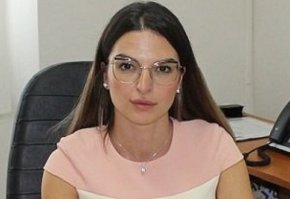 След като 19 минути пръв писа още преди половин година за манията по дишането на нещо, което наричат "райски газ" и го разпространяват из заведенията между тийнейджърите без никой да е проверявал с какво ги зарибяват, а според Мария Бонева - собственик на единствената здравна тв у нас КодХелт, разпространител е кръгът около боса на организацията на заведенията Ричард Алибегов, и омбудсманът Диана Ковачева се захвана активно с темата